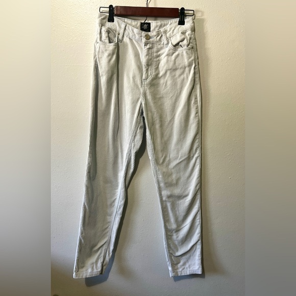 BDG Urban Outfitters Mom High-Rise Corduroy Pants - Size 26 - Picture 6 of 12